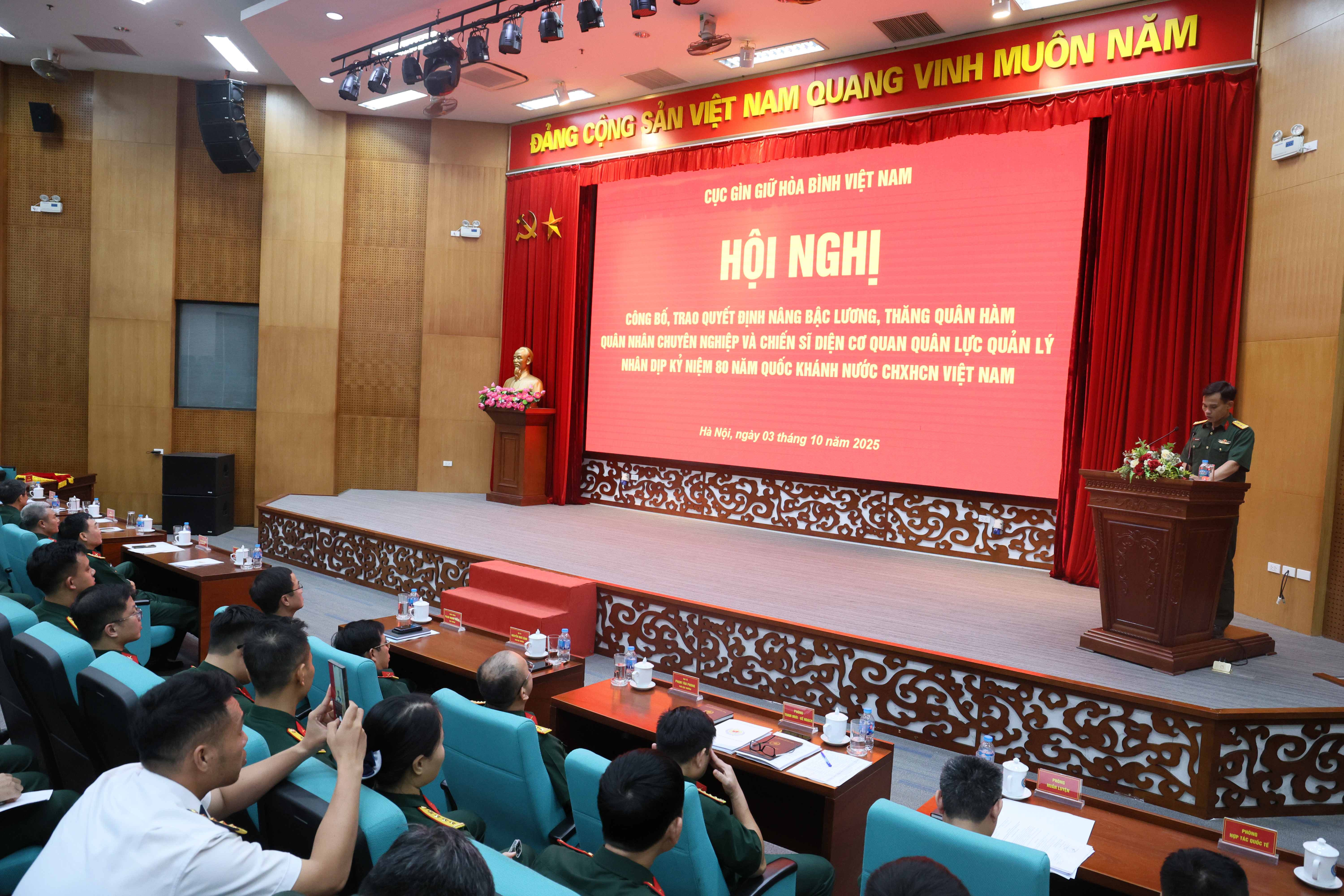 /UploadStore/admin/251008 trao quyet dinh/AT2A8237.jpg